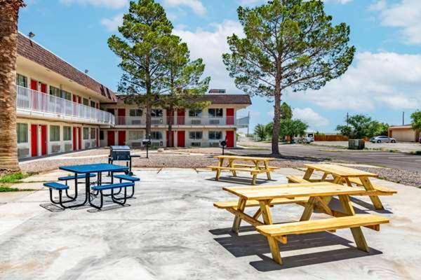 Rodeo Inn Pecos Bagian luar foto