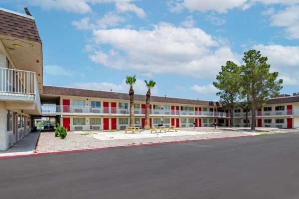 Rodeo Inn Pecos Bagian luar foto